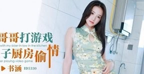 di-choi-gai-de-kiem-tien-anh-ta-gap-ngay-co-hang-xom-dam-dang-cua-ngoi-nha-canh-ben