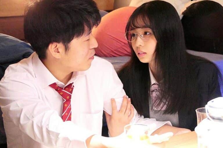 dit-co-ban-gai-ngay-tho-quyen-ru-sung-suong-trong-khach-san-thien-duong