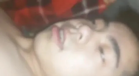 Cuộc sống sinh viên,sống cùng e ghệ xinh ngon nên đêm nào cũng đè e ra đụ trần